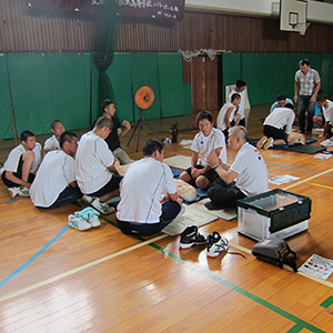 ２年生を対象としたＡＥＤ講習会を実施